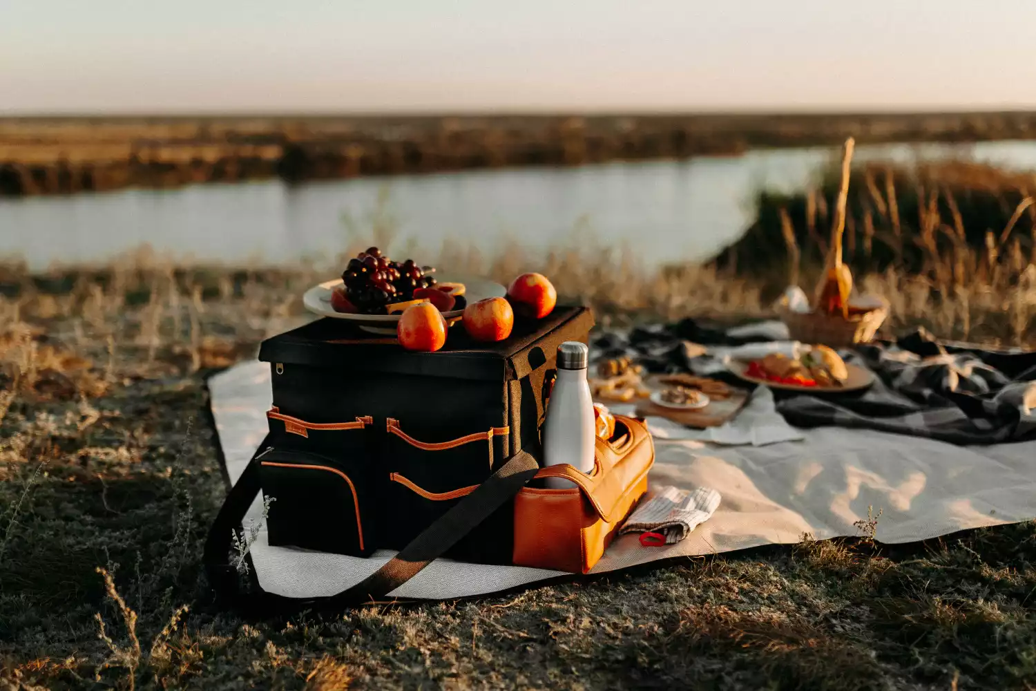 beach blanket picnic